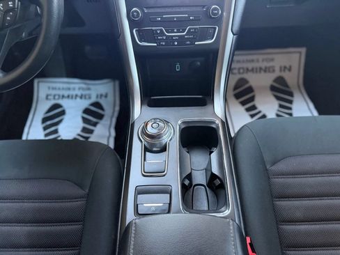 Used 2018 Ford Fusion SE w/ Fusion SE Technology Package FWD image 13