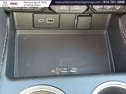 Used 2024 GMC Yukon SLT image 28