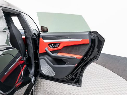 Used 2022 Lamborghini Urus image 45