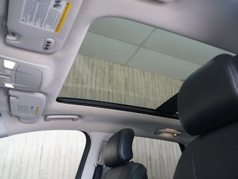 Used 2018 Ford Edge Titanium w/ Equipment Group 301A FWD image 25