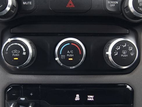 Used 2024 RAM 2500 Big Horn AWD/4WD image 27