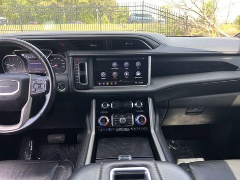 Used 2021 GMC Yukon Denali w/ Denali Premium Package RWD image 17