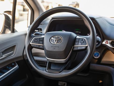 Certified 2021 Toyota Sienna LE AWD/4WD image 17