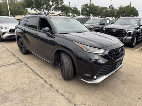 Used 2024 Toyota Highlander XSE FWD image 3