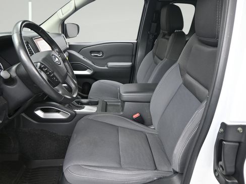 Certified 2024 Nissan Frontier SV w/ SV Convenience Package RWD image 9