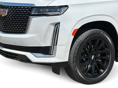 Used 2021 Cadillac Escalade Premium Luxury w/ LPO, Illumination Package AWD/4WD image 7