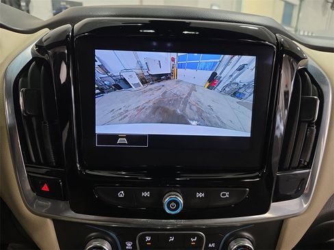 Used 2022 Chevrolet Traverse LT image 24