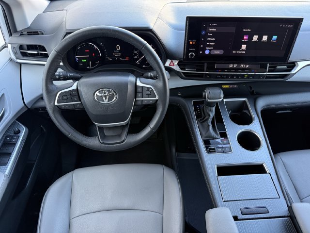 Certified 2025 Toyota Sienna XLE FWD image 12