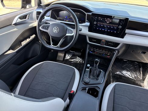 Used 2025 Volkswagen Taos SE AWD/4WD image 13