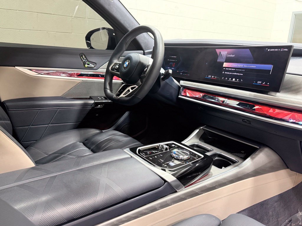 Used 2025 BMW 760i xDrive AWD/4WD image 54