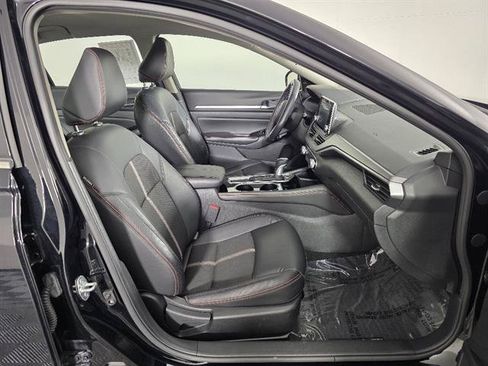 Used 2024 Nissan Altima 2.5 SR FWD image 13