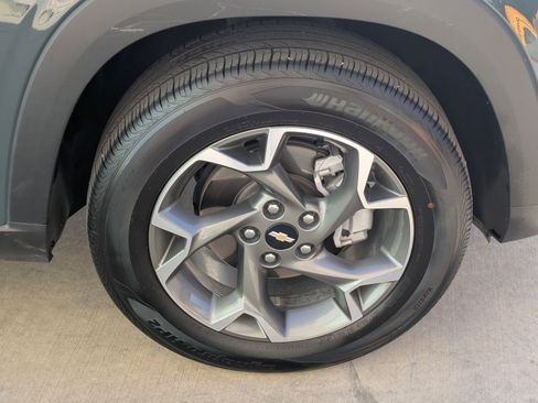 Certified 2025 Chevrolet Trax LT w/ Driver Confidence Package image 13