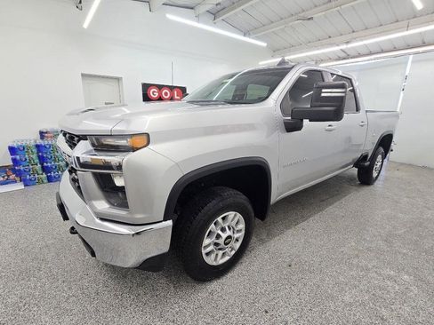 Used 2023 Chevrolet Silverado 2500 LT w/ Convenience Package image 4