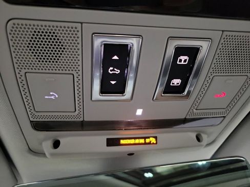 Used 2025 Land Rover Defender 90 X-Dynamic SE AWD/4WD image 21