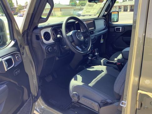 New 2025 Jeep Gladiator Sport image 7
