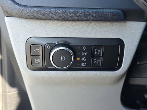 Used 2025 Ford Escape SE image 22