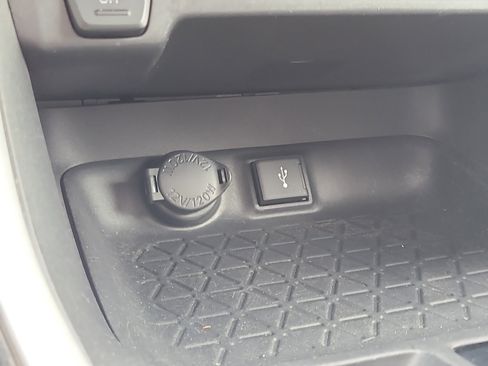 Used 2022 Toyota RAV4 XLE image 28