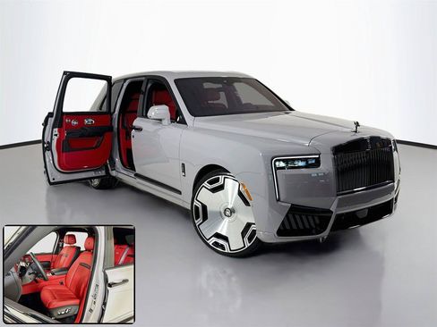Used 2025 Rolls-Royce Cullinan Black Badge AWD/4WD image 2