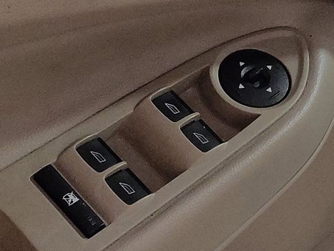 Used 2018 Ford Escape SE w/ Ford Safe & Smart Package image 27