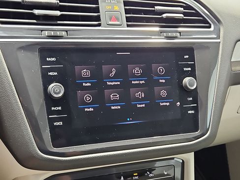 Certified 2023 Volkswagen Tiguan SE FWD image 19