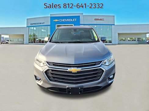 Used 2021 Chevrolet Traverse LT FWD image 2