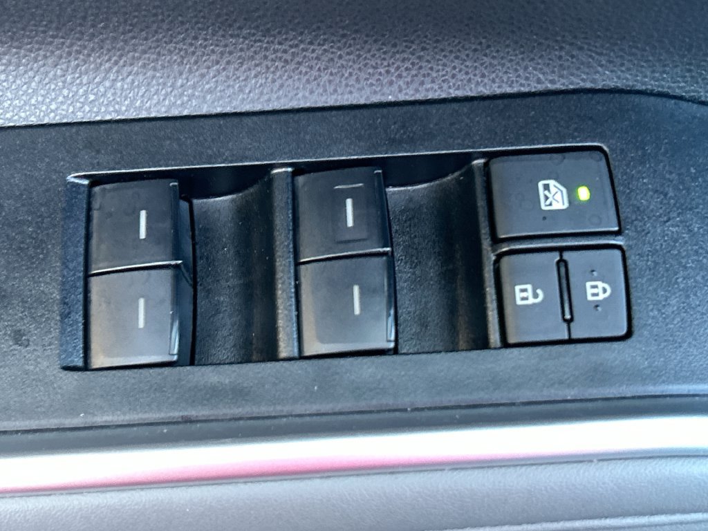 Certified 2025 Toyota Highlander XLE FWD image 13