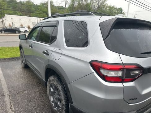 Used 2023 Honda Pilot TrailSport image 17
