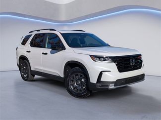 New 2025 Honda Pilot TrailSport video 2