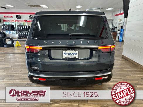 Used 2024 Jeep Wagoneer 4WD w/ Premium Group I image 4