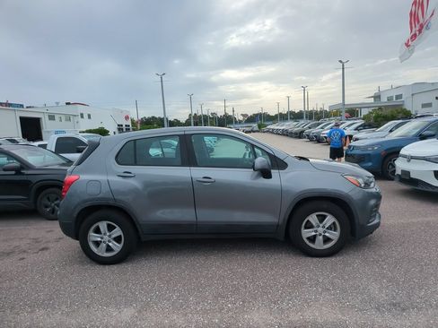 Used 2020 Chevrolet Trax LS FWD image 5