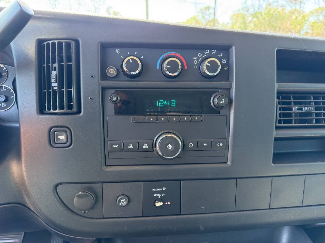 Used 2011 GMC Savana 2500 RWD image 15