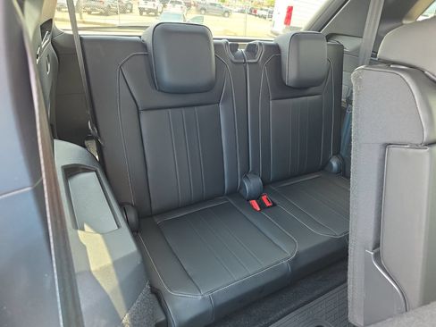 Used 2024 Volkswagen Tiguan SE R-Line w/ MDO Package, Three-Row FWD image 15