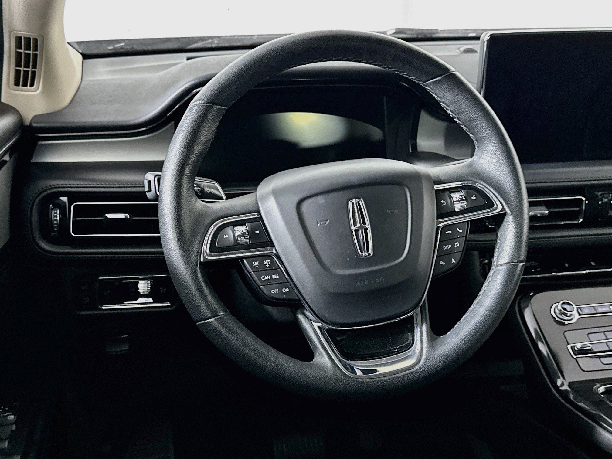 Used 2023 Lincoln Nautilus FWD w/ Premium Package image 18