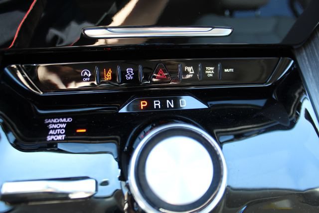 Used 2023 Jeep Wagoneer Series II w/ Premium Group I AWD/4WD image 23