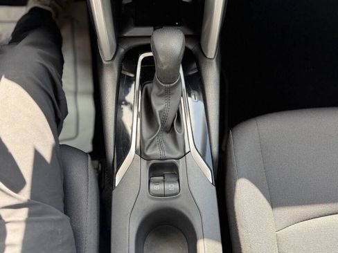 Used 2024 Toyota Corolla Cross LE FWD image 12