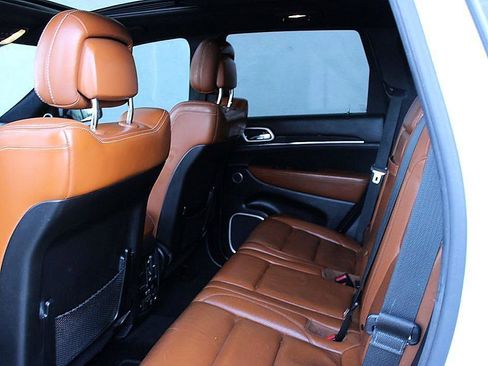 Used 2014 Jeep Grand Cherokee SRT image 15