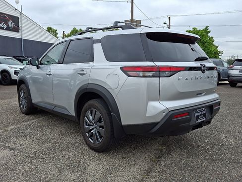 Certified 2025 Nissan Pathfinder SV w/ SV Premium Package AWD/4WD image 4