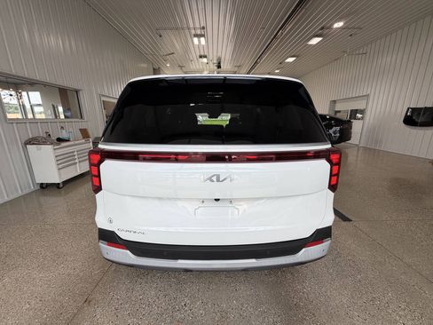 Used 2025 Kia Carnival FWD image 8