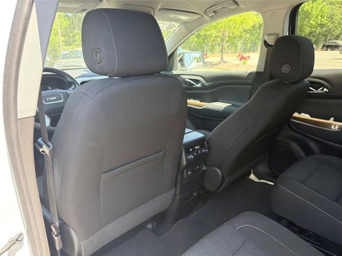 Used 2023 GMC Acadia SLE w/ Driver Convenience Package FWD image 28