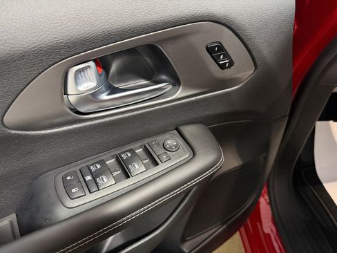 New 2026 Chrysler Pacifica Select AWD/4WD image 9