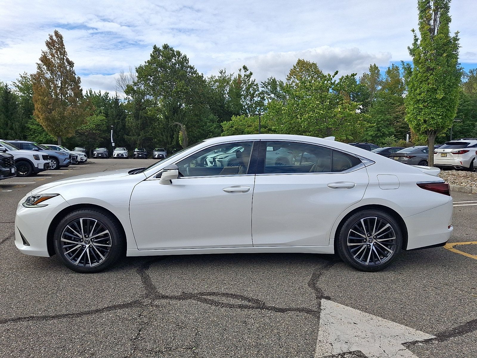 Certified 2023 Lexus ES 350 w/ Premium Package FWD image 8