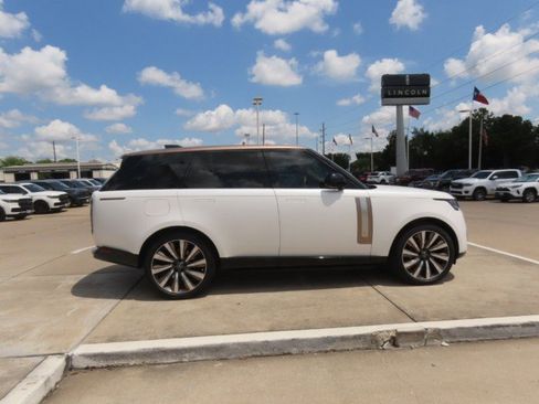 Used 2024 Land Rover Range Rover SV AWD/4WD image 9