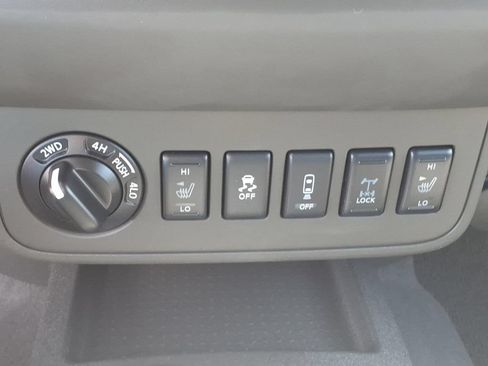 Used 2020 Nissan Frontier PRO-4X w/ Pro-4x Utility Package AWD/4WD image 9