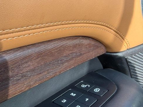 Used 2018 Land Rover Discovery HSE Luxury image 29