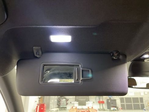 Used 2023 Volkswagen Tiguan SE image 24