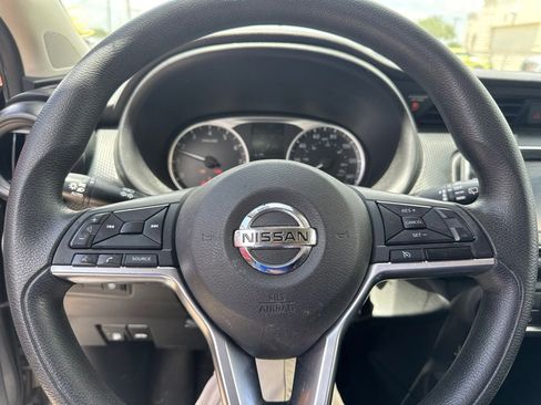 Used 2021 Nissan Kicks S FWD image 9