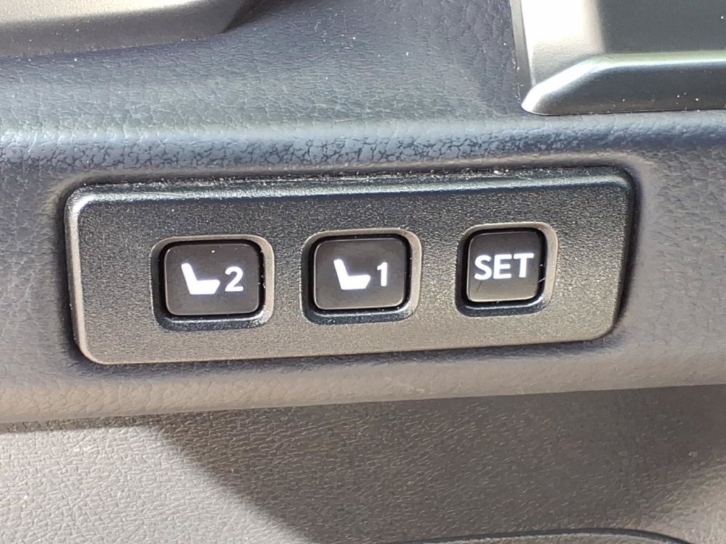 Used 2023 Lexus GX 460 Luxury w/ Sport Design Package AWD/4WD image 14