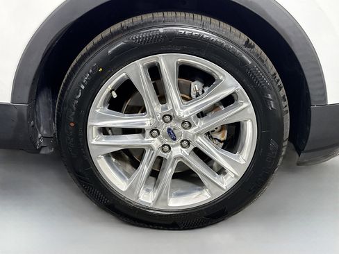 Used 2017 Ford Explorer XLT w/ Equipment Group 202A FWD image 32