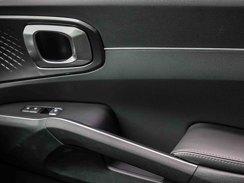 Certified 2026 Kia Sorento S w/ S Panoramic Sunroof Package FWD image 15