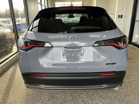 Used 2025 Honda HR-V Sport image 3